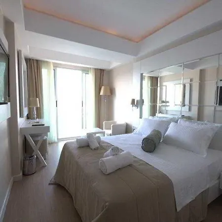 Szálloda Alesta Yacht 4*