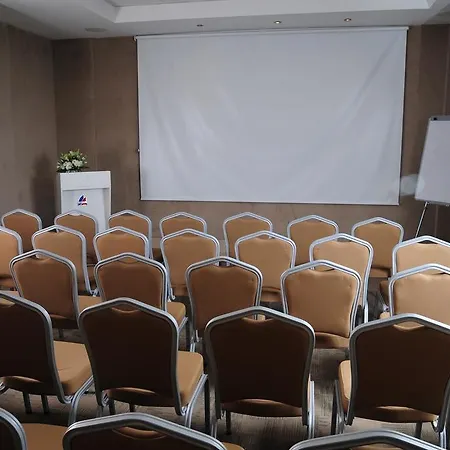 Alesta Yacht Szálloda 4*