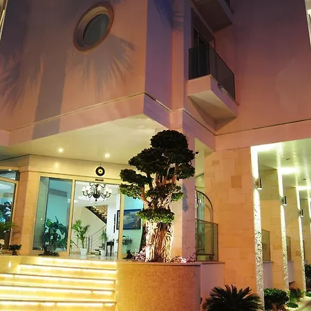 Alesta Yacht Szálloda 4*