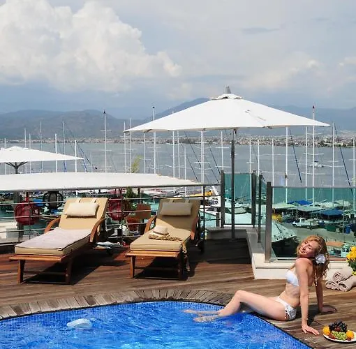 Hotel Alesta Yacht 4*