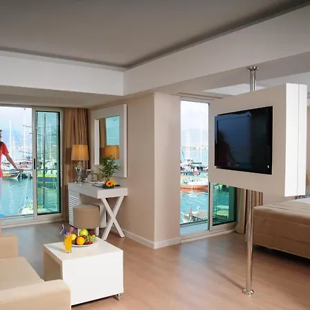 Alesta Yacht מלון פאטהיה