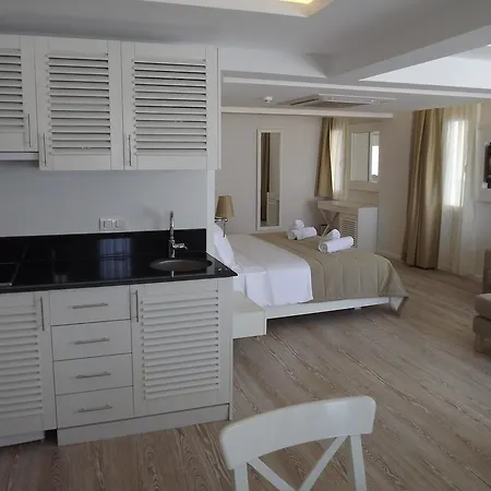 מלון Alesta Yacht 4*