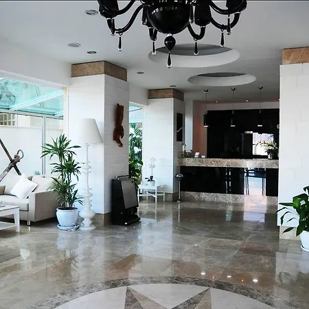 Alesta Yacht מלון