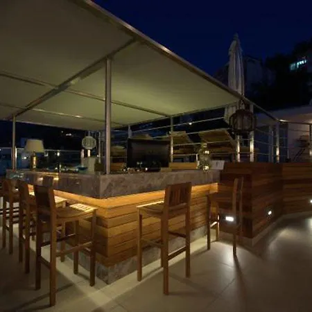 מלון Alesta Yacht 4*