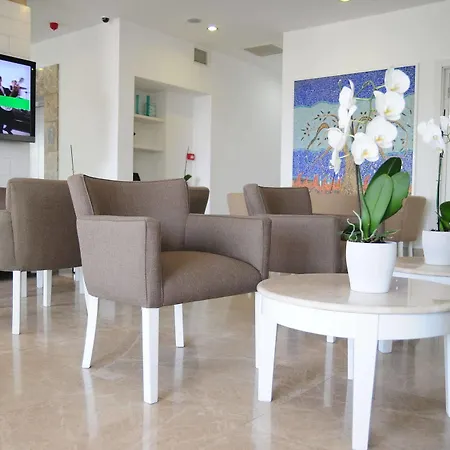 מלון Alesta Yacht 4*