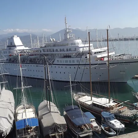 Alesta Yacht מלון 4*