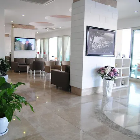 Alesta Yacht מלון