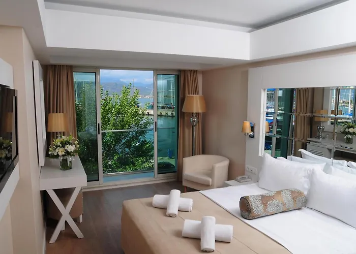 Szálloda Alesta Yacht 4*