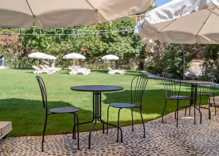 Alesta Yacht Hotel 4*