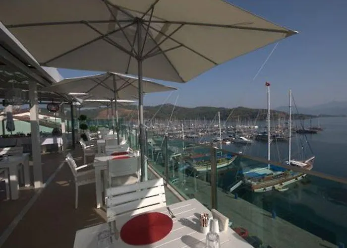 Szálloda Alesta Yacht 4*