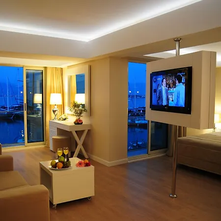 Alesta Yacht Otel 4*