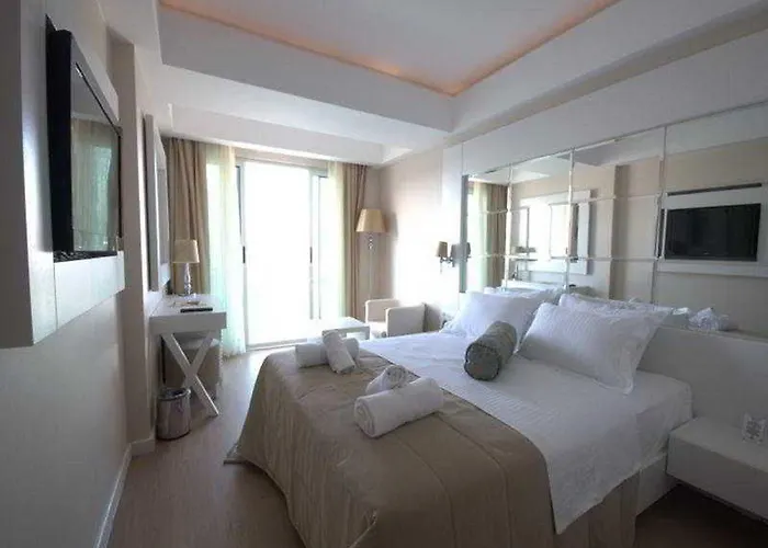 Hotel Alesta Yacht 4*