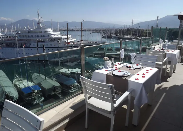 Hotel Alesta Yacht
