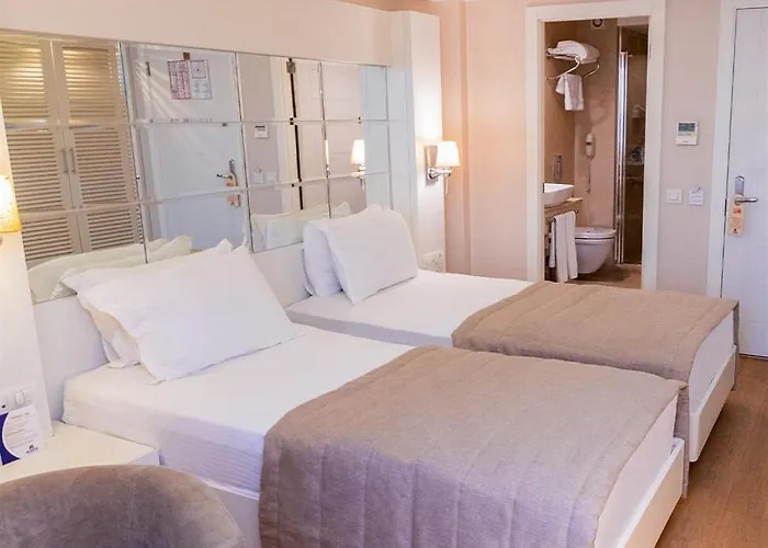 Hotel Alesta Yacht 4*