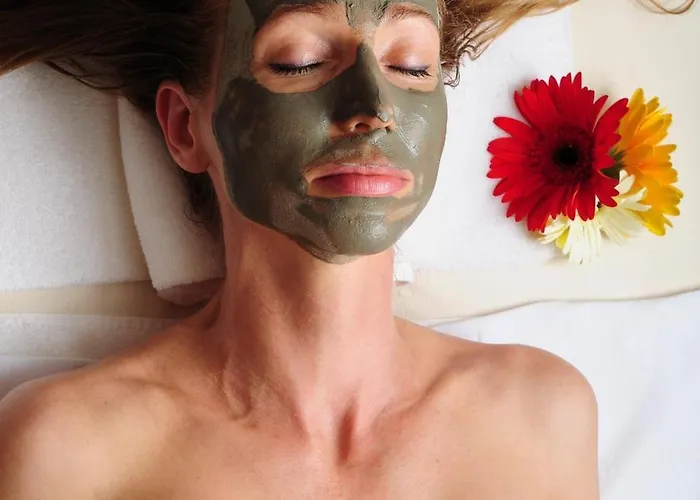 Alesta Yacht Hotel 4*